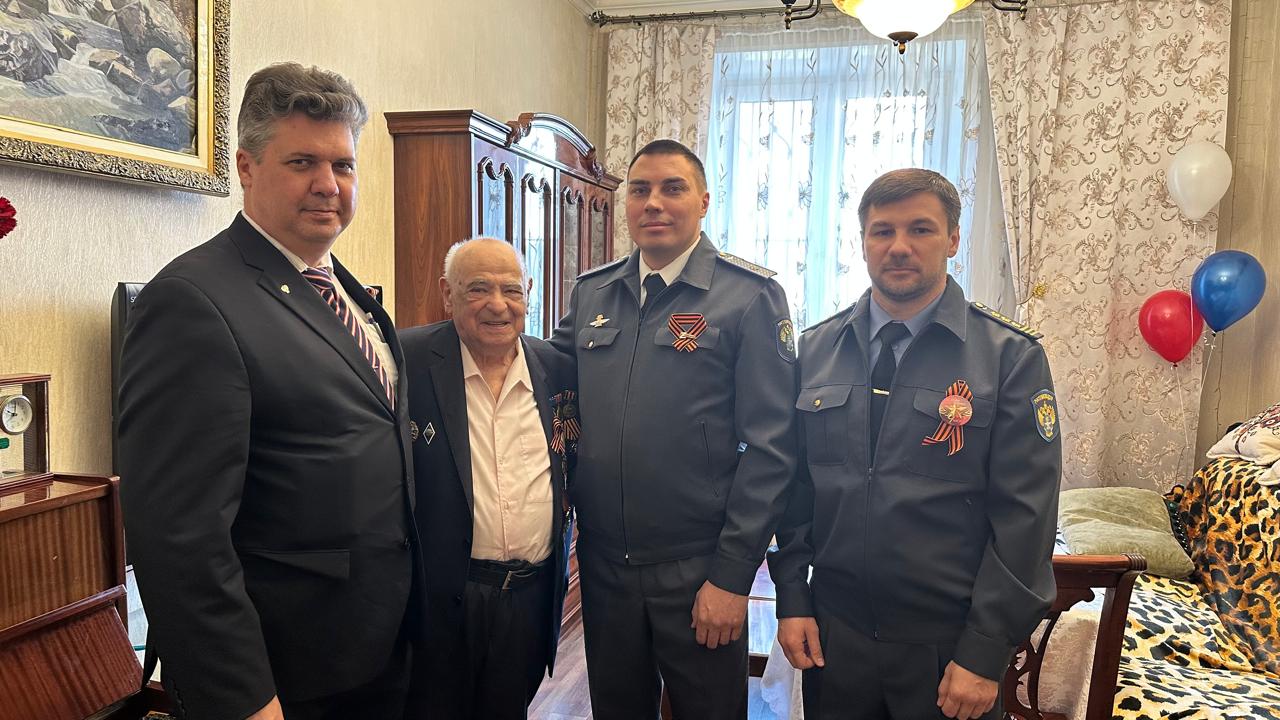Поздравление ветеранов с 80-летием Победы в Великой Отечественной войне 1941-1945 годов